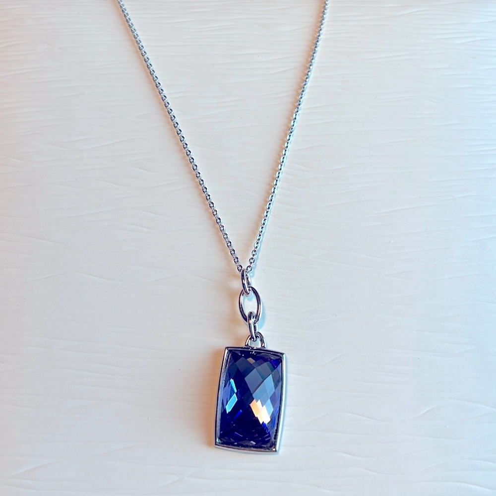 Swarovski square-shaped sapphire necklace. Perfect as new.